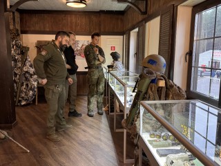 Выставка «СВОи Герои» в Одинцове использует аудиогид, созданный нейросетью