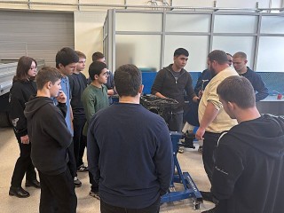 Заворовским девятиклассникам объяснили, почему хорошо работать автомехаником