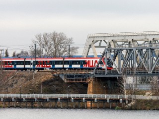 Хулиганство на МЦД-3: подростки забросали транспортную охрану камнями