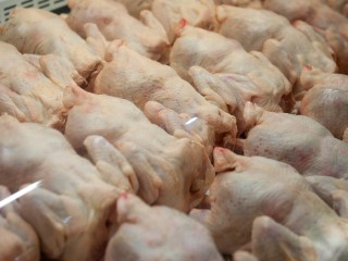 Цвет и консистенция: в Роспотребнадзоре научили выбирать курицу в магазине