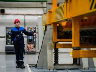 Реальный опыт вместо лекций: подростки изучают профессии на предприятиях