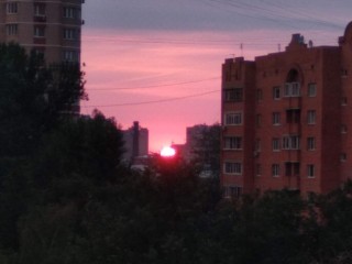 Утреннее небо над Сергиевым Посадом расписали в оттенки красного