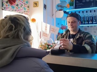 Чашка кофе как жест поддержки: как в лобненской кофейне помогают особым семьям