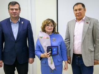 Врачей поликлиники в Озерах поблагодарили за многолетний труд