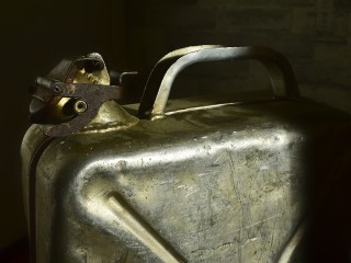 Собирался поджечь кинотеатр: подростка с канистрой бензина поймали в Одинцове