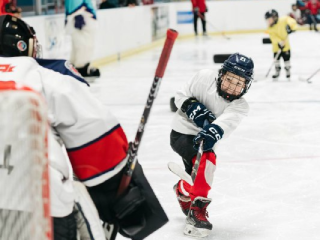 Легендарный хоккеист Сергей Светлов провел мастер-класс для спортсменов Наро-Фоминска