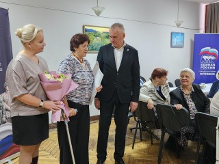 Во Фрязине наградили ветеранов труда, посвятивших полвека медицине и образованию