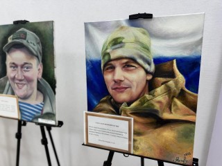 Волонтеры Шаховской сплели маскировочные сети и спели военные песни на выставке