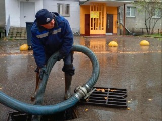 На улице Молодежной в Жуковском устранили подтопление