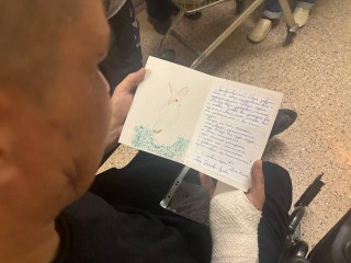 «Они сами знают, как тяжело проходить лечение»: как ветераны СВО из Орехово-Зуева помогли раненым бойцам