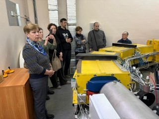 Учителя физики из Серпухова увидели в действии установку для протонно‑лучевой терапии