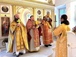 Уникальное событие в Марьинке: благочинный представил прихожанам родственников святого