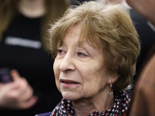 «Галлюциногенная белиберда»: зрители раскритиковали новый спектакль Ахеджаковой