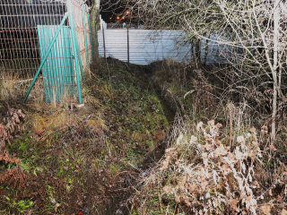 Экологи выясняют происхождение пенной жидкости, найденной вдоль дороги в Хлебниково