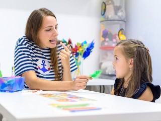 Логопеды в цене: зарплаты специалистов выросли на треть за два года