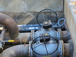 Отопление в Губернский колледж и в дома на шести улицах вернут к 13:30 поле устранения последствий аварии на трубопроводе