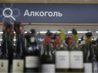 Есть только два часа: в общепите в жилых домах запретят продавать алкоголь