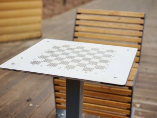 Сыграть в шахматы лосинопетровцы теперь могут на пирсе Свердловского парка