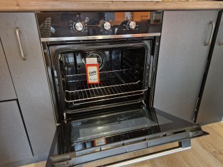 Не трите и не мучайтесь: опытные хозяйки чистят духовку этим средством