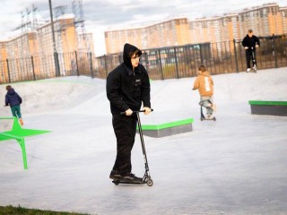 Лобня и Люберцы — самые «умные» в Подмосковье: как работают QR-коды на детских площадках и запись в секции за минуту