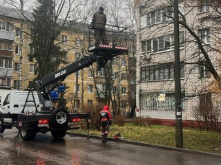 Лобненские коммунальщики ликвидируют подтопления и обновляют детские  площадки