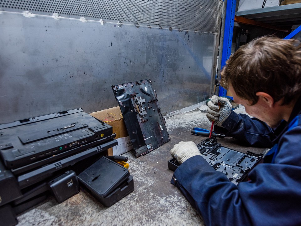 Старому видику и принтеру не место на свалке: отправить технику на утилизацию можно 23 декабря