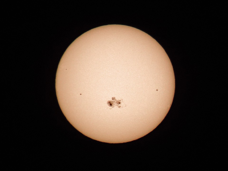 Ученые МФТИ раскрыли природу огромных солнечных пятен, попавших на снимки россиян