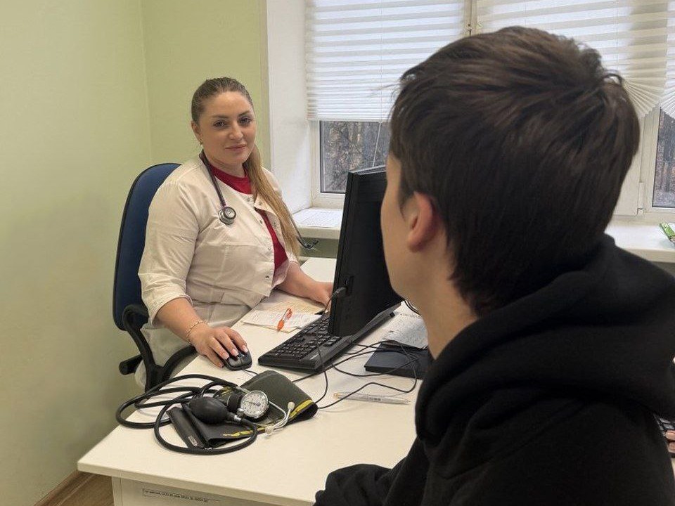 Как пользоваться тонометром, глюкометром и ингалятором учат пациентов щелковские медики