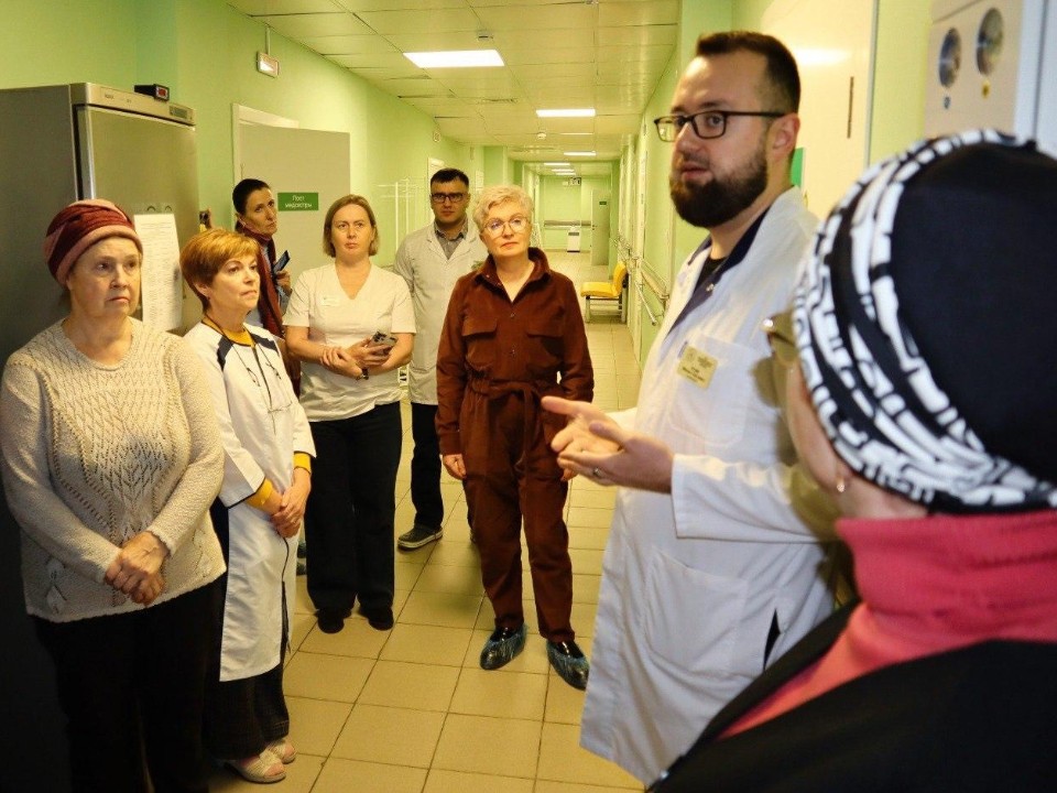 Электростальским ветеранам показали, как работает реабилитация в городской больнице