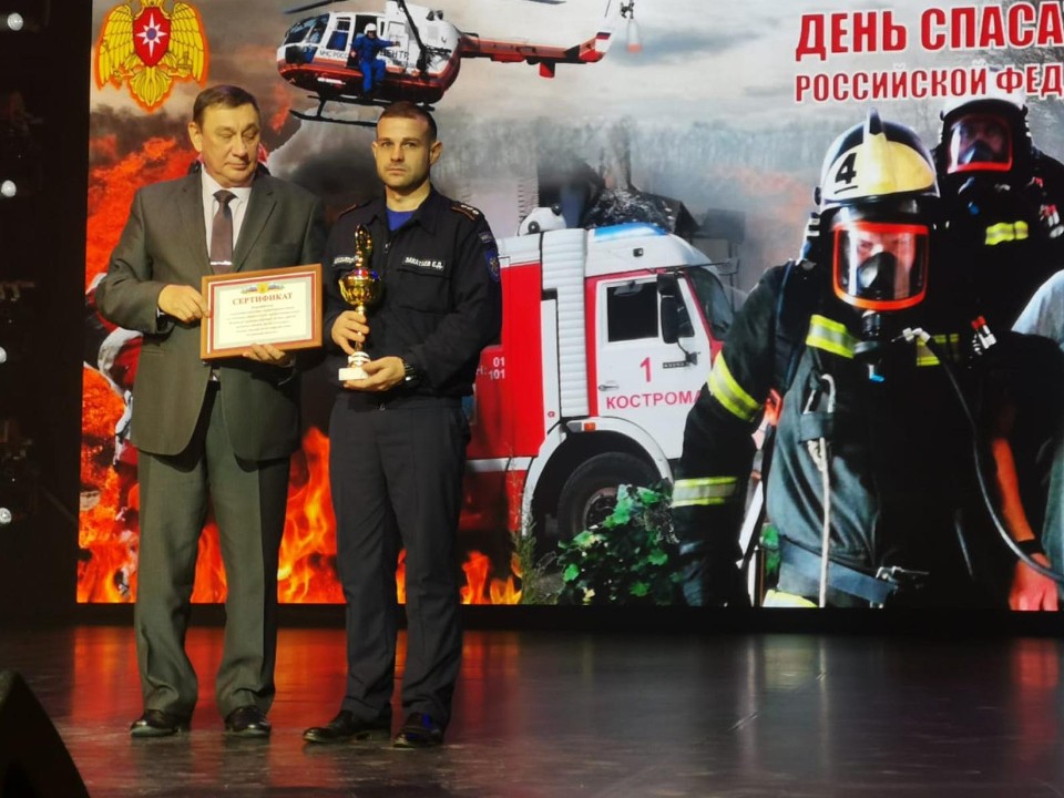 Спасатели в лучах прожекторов и софитов: в Ступине устроили праздник для героев