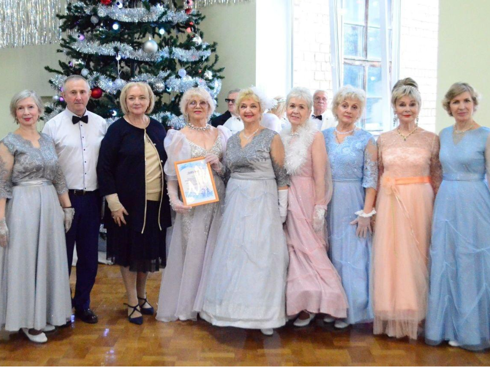 Музыка, танцы и новогодняя атмосфера: как прошел зимний бал для активных жителей Подмосковья