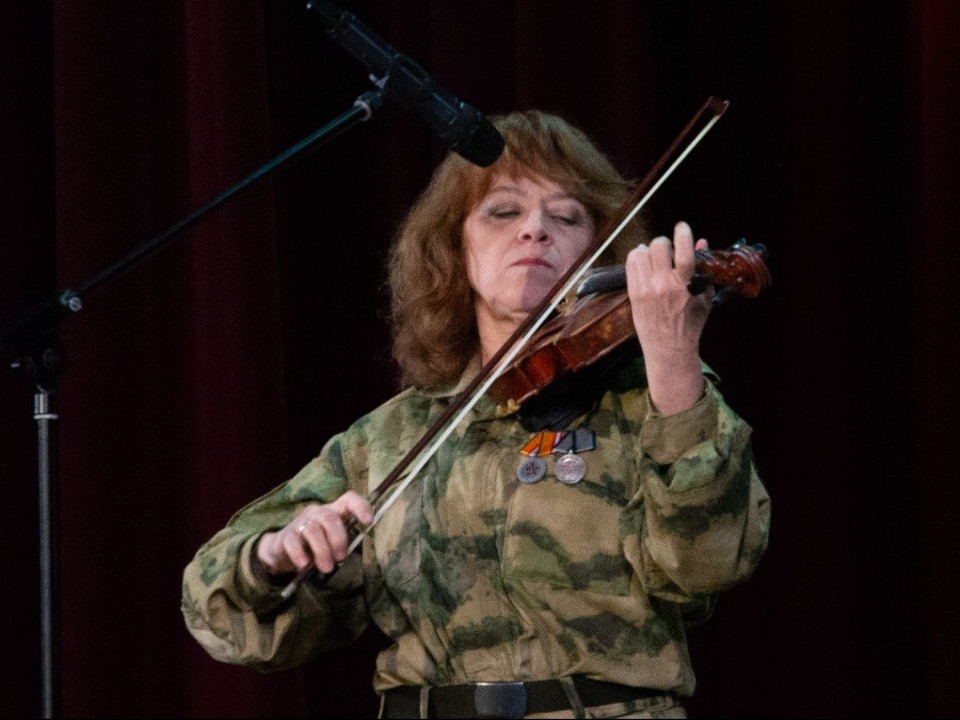 В ДК «Видное» прошел благотворительный концерт в поддержку участников СВО