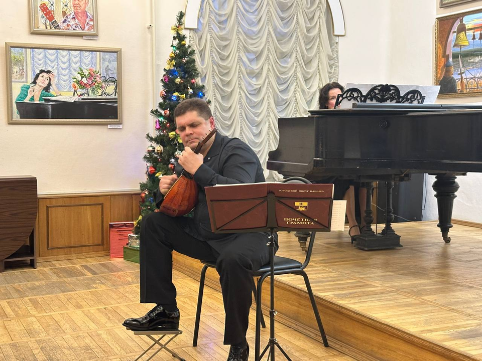 Исконно русский инструмент прозвучал в музыкальной гостиной Каширского музея
