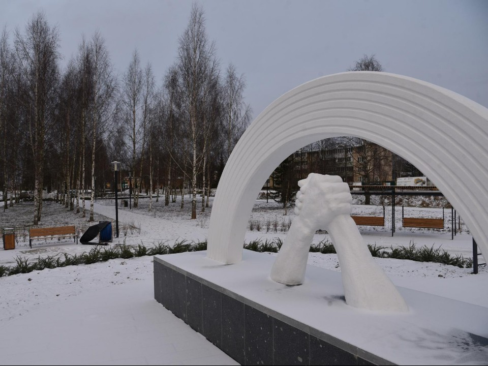 Никто не забыт и ничто не забыто: в лотошинском парке установили стелу воинской славы
