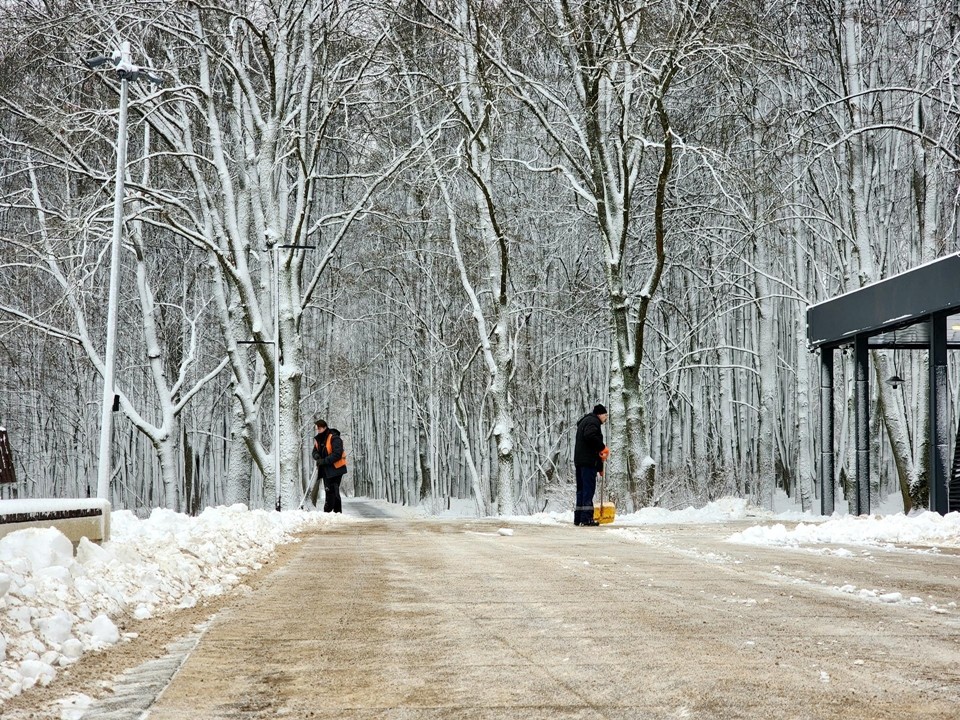 Пущинские коммунальщики быстро устранили последствия первого серьезного снегопада