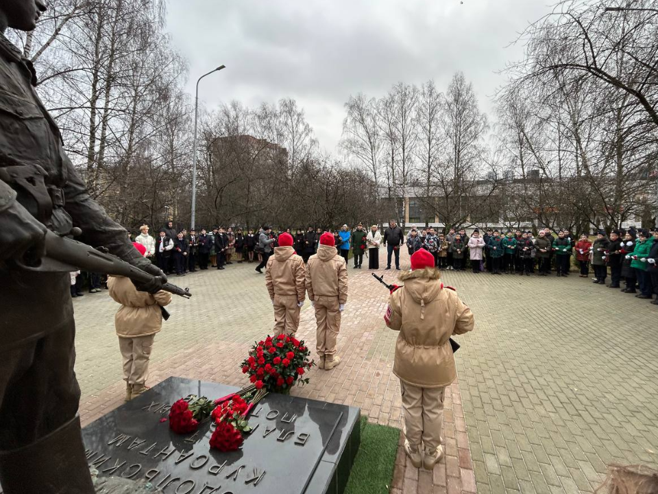 В школах Подольска День Героев Отечества отметили торжественными мероприятиями
