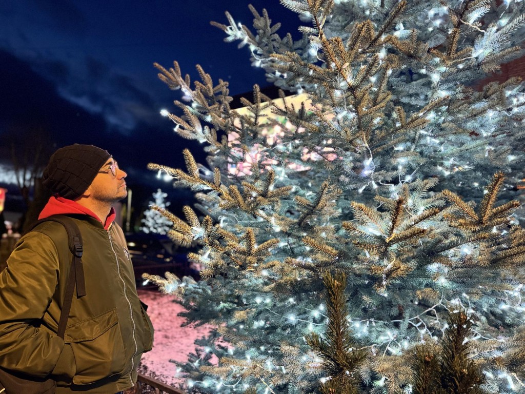 Светящиеся снеговики и ажурные снежинки: Шаховская празднично преобразилась в преддверии Нового года