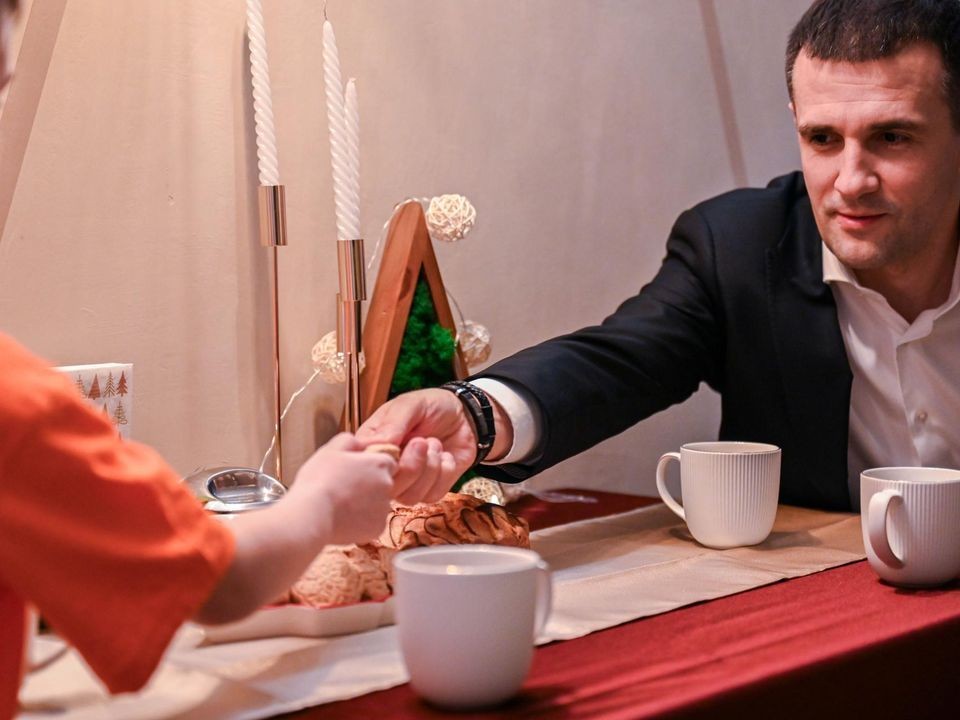 «Елка желаний» сбылась: дети участников СВО из Ленинского округа получили игровые приставки, коньки и турник