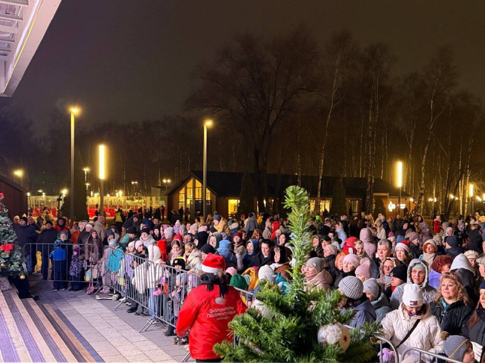 Сказка началась: что интересного ждало гостей подмосковных парков на открытии зимнего сезона