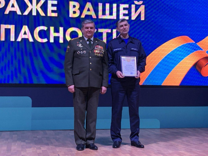 «Это настоящие герои нашего времени»: кого наградили ко Дню спасателя в Подмосковье