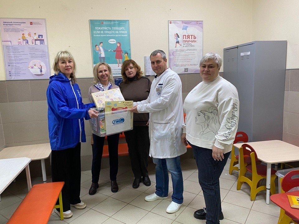 В Долгопрудном собрали 740 подарков для маленьких пациентов
