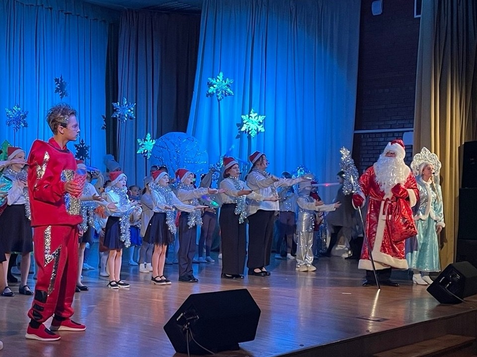 Ярко и захватывающе: в Бронницах для детей участников СВО провели «Елку главы»