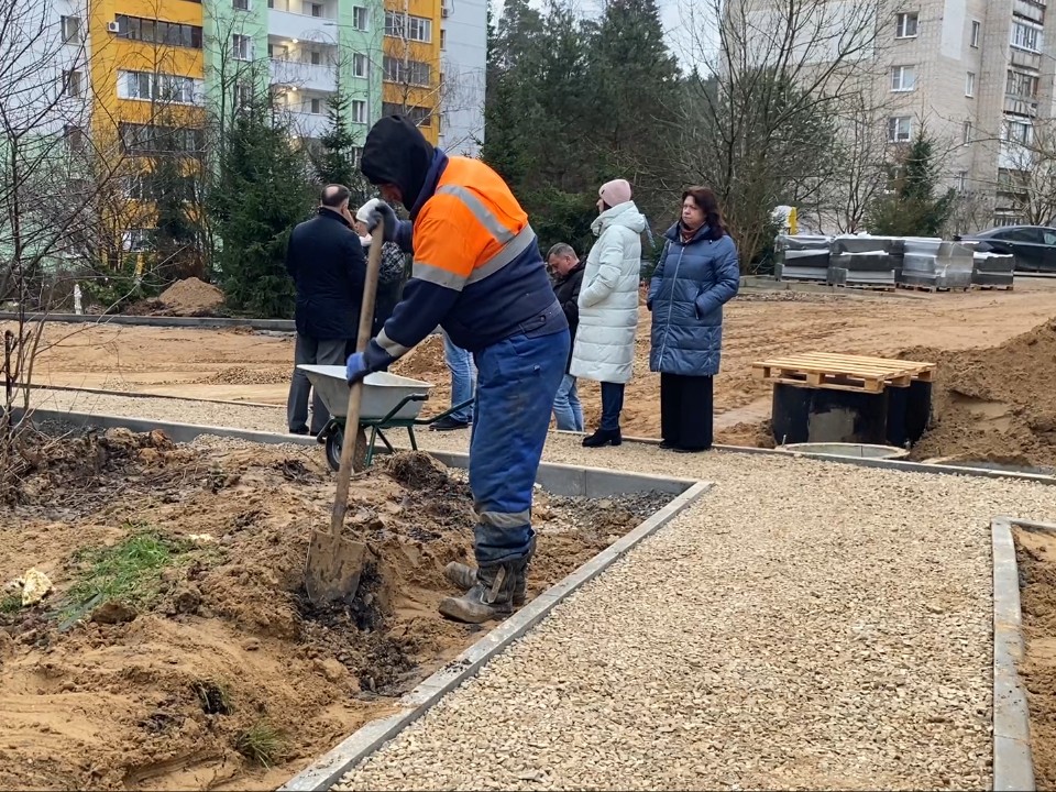 В Заозёрном микрорайоне Власихи наводят порядок после модернизации теплосетей