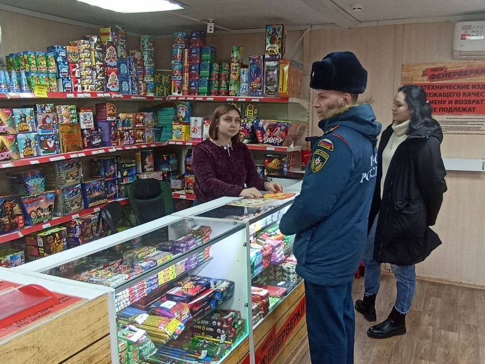 Экзамен для продавца и проверка документов: как в городе инспектируют магазины с пиротехникой