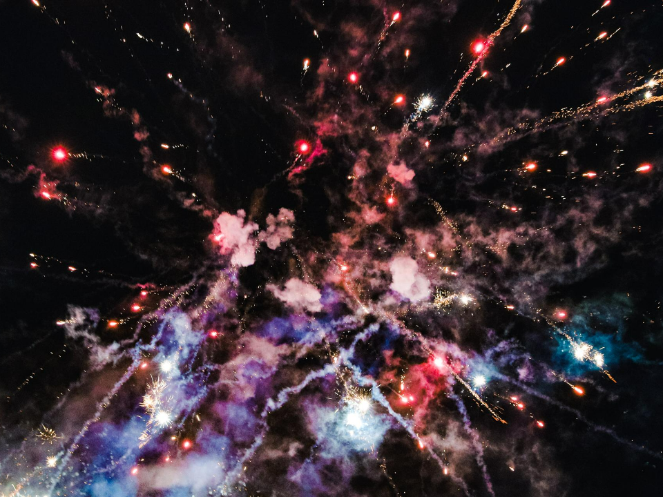 Жителям Химок напомнили, где можно и нельзя запускать пиротехнику