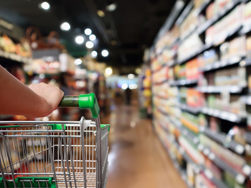 Сэкономить, и не только время: 15 продуктов для новогоднего стола, которые стоит купить сейчас