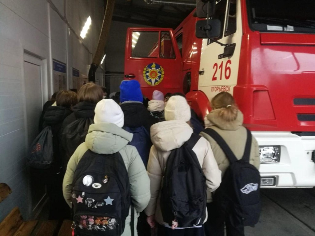 День открытых дверей в пожарной части: что увидели и попробовали учащиеся школы № 15 на экскурсии в Егорьевске