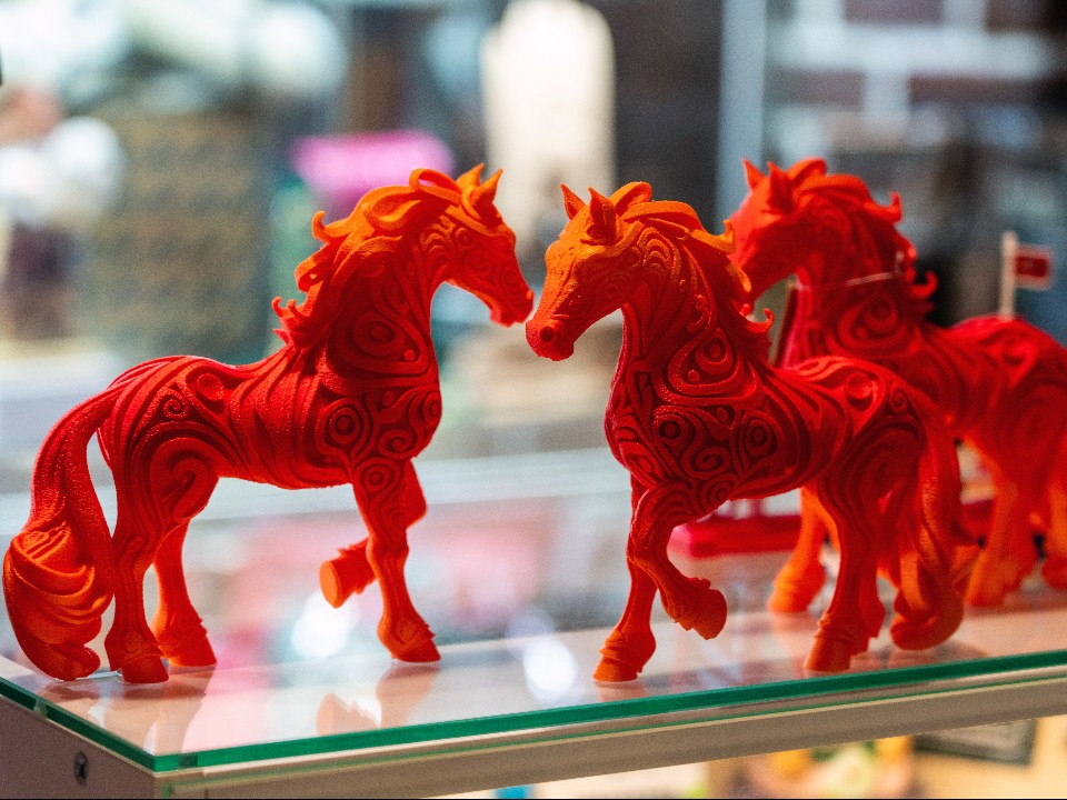 В чем встретить Новый год, чтобы «оседлать» Огненную лошадь и поймать удачу за хвост — советы астролога