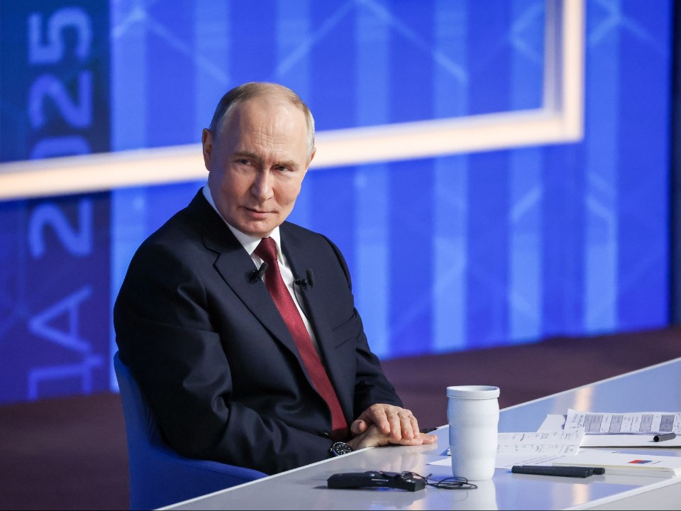 «Можно бахнуть пивка?»: какие вопросы повеселили Путина во время прямой линии