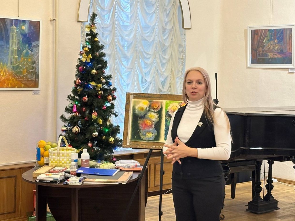 «Шепот природы, эхо фантазий»: в Каширском музее открылась выставка Маковской